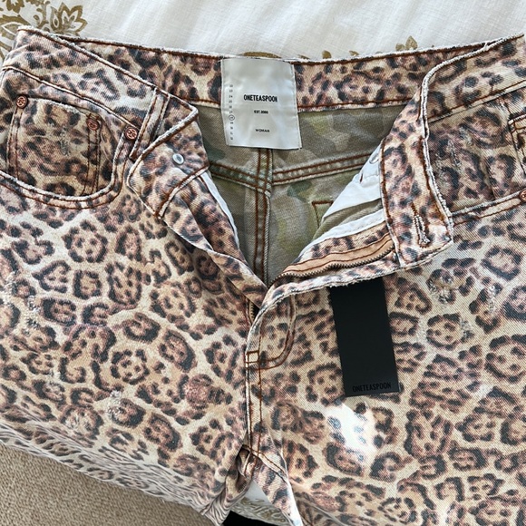One Teaspoon cheetah print cropped pants - Picture 2 of 4